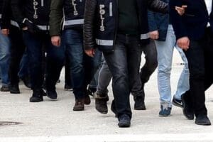 Diyarbakır merkezli 21 ilde ter&ouml;r operasyonu d&uuml;zenlendi, 110 ş&uuml;pheli g&ouml;zaltına