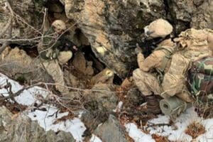 Tunceli'de, ter&ouml;ristlere y&ouml;nelik ger&ccedil;ekleştirilen operasyonda 2 adet sığınak imha edildi.