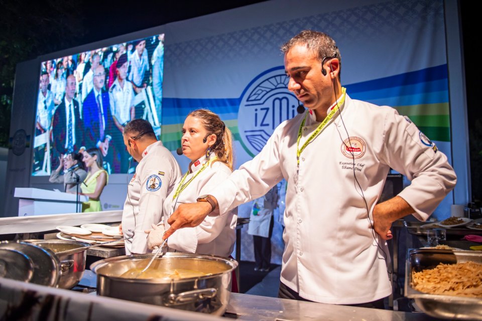 İzTarım&rsquo;ın &ldquo;İzmirli&rdquo; markası Terra Madre Anadolu Fuarı&rsquo;nda d&uuml;nyaya tanıtıldı. K&uuml;&ccedil;&uuml;k