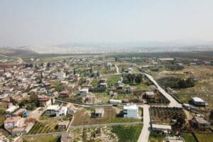 Depremler nedeniyle şehir merkezleri ağır hasar alınca insanlar daha dağlık,