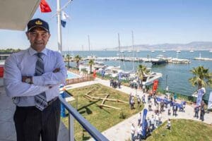 İzmir B&uuml;y&uuml;kşehir Belediyesi k&ouml;rfez temizliği ve koku sorununu ortadan kaldıracak