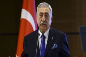 TESK Genel Başkanı Bendevi Paland&ouml;ken, pazar g&uuml;nleri kapalı olan zincir