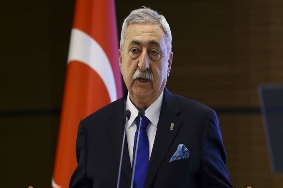 TESK Genel Başkanı Bendevi Paland&ouml;ken, pazar g&uuml;nleri kapalı olan zincir