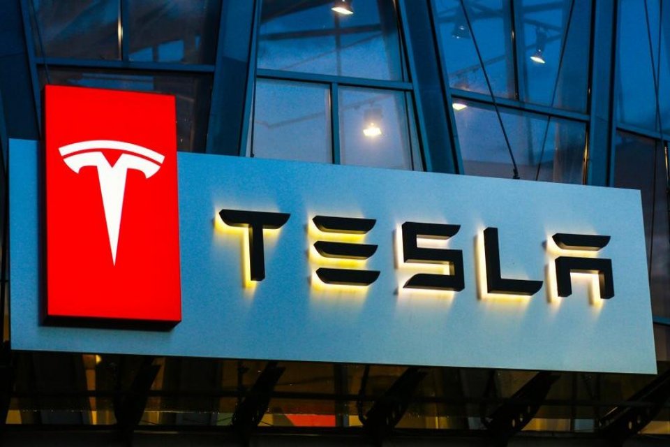 Endonezya’nın Denizcilik ve Yatırım Bakanı Luhut Panjaitan, Elon Musk’ın CEO’su