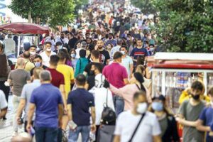 Aşı yaptırmayan öğretmen ve diğer okul çalışanları haftada iki kez