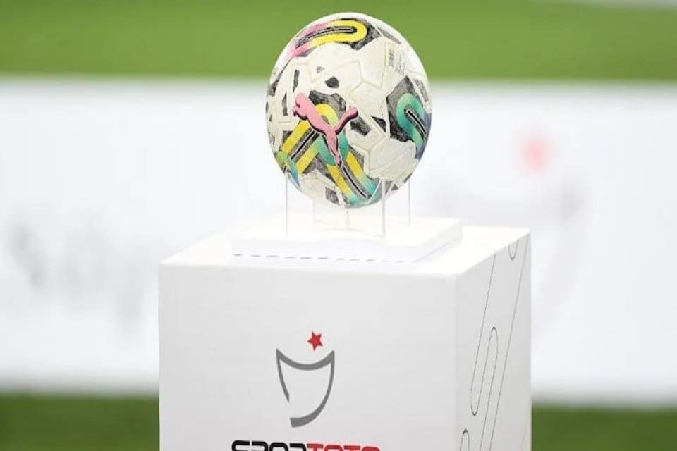 T&uuml;rkiye Futbol Federasyonu Başkanı Mehmet B&uuml;y&uuml;kekşi, TFF'nin d&uuml;n yaptığı a&ccedil;ıklamada