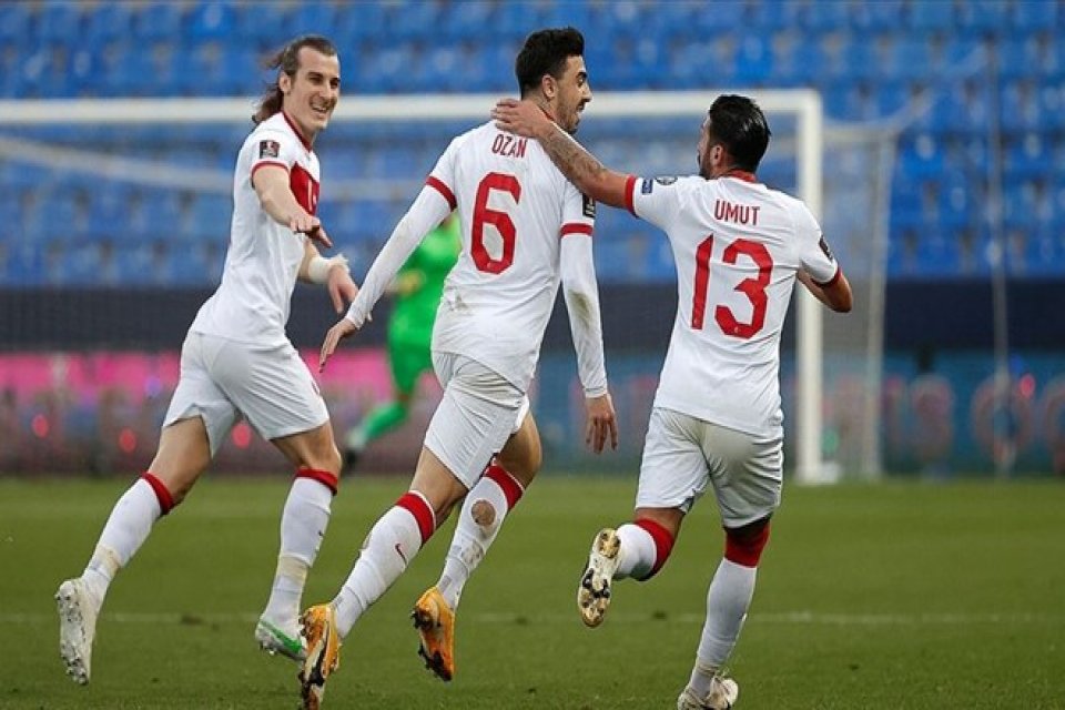 T&uuml;rkiye Futbol Federasyonu, T&uuml;rkiye-Letonya ma&ccedil;ına seyirci alınmayacağını a&ccedil;ıkladı. T&uuml;rkiye Futbol