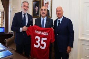 T&uuml;rkiye Futbol Federasyonu (TFF) Y&ouml;netim Kurulu &Uuml;yesi Talat Papatya ve