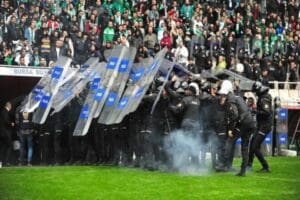TFF Tahkim Kurulu, Amedspor ma&ccedil;ındaki olaylar nedeniyle Bursaspor'a verilen 9