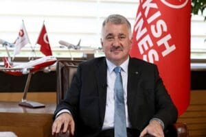 THY Genel M&uuml;d&uuml;r&uuml; Bilal Ekşi, u&ccedil;ak i&ccedil;erisi ve havalimanlarında maske