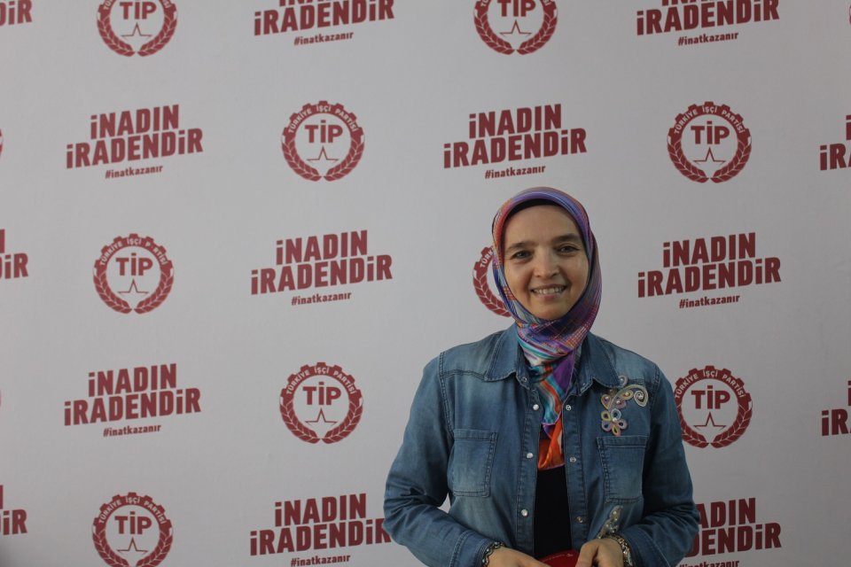 Türkiye İşçi Partisi’nin (TİP) İzmir’den Milletvekili adayı gösterdiği, başörtüsüyle de