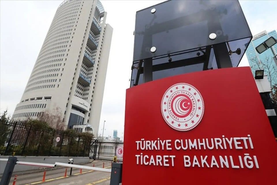 Depremden zarar g&ouml;ren vatandaşların &ouml;ncelikli ihtiya&ccedil; &uuml;r&uuml;nlerinin satılacağı e-Ticarette Deprem