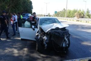 AYDIN'ın Germencik il&ccedil;esinde, hurda y&uuml;kl&uuml; TIR'a arkadan &ccedil;arpan otomobildeki aynı