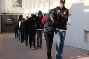 Adana&nbsp;polisi, uyuşturucu&nbsp;sevkiyatı yapıldığı belirlenen TIR&rsquo;da, straforlar arasına gizlenen 87 kilo
