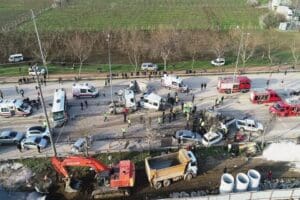 Bursa'da 4 kişinin &ouml;ld&uuml;ğ&uuml;, 8'i ağır, 20 kişinin yaralandığı kazanın