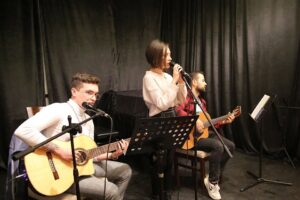 Gen&ccedil;leri bilim ve sanatla kucaklayan Buca Belediyesi, gen&ccedil;lik merkezlerinin &uuml;yeleri