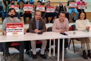 H&uuml;k&uuml;metin enerji politikaları ile ilgili basın toplantısı d&uuml;zenleyen TMMOB İzmir