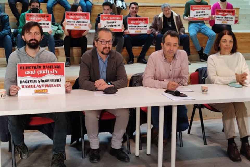 H&uuml;k&uuml;metin enerji politikaları ile ilgili basın toplantısı d&uuml;zenleyen TMMOB İzmir