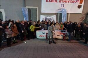 Hiranur Vakfında 6 yaşındaki &ccedil;ocuğun evlendirilmesini protesto eden TMMOB İzmir