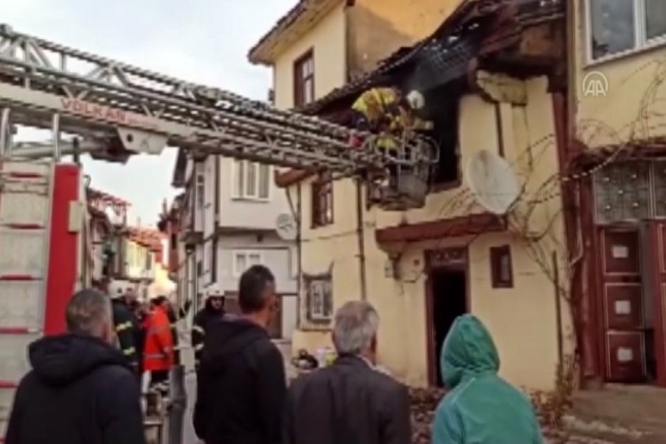 Tokat'ın Zile ilçesinde bir evde çıkan yangında 3 kişi hayatını