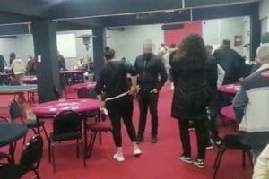 İZMİR'in Bornova il&ccedil;esinde bir depoya polisin d&uuml;zenlediği baskında kumar oynadıkları