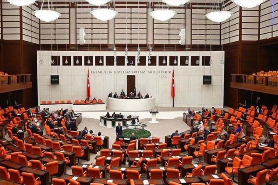 CHP'nin sağlık &ccedil;alışanlarına y&ouml;nelik şiddet konusundaki olağan&uuml;st&uuml; toplantı &ccedil;ağrısı &uuml;zerine