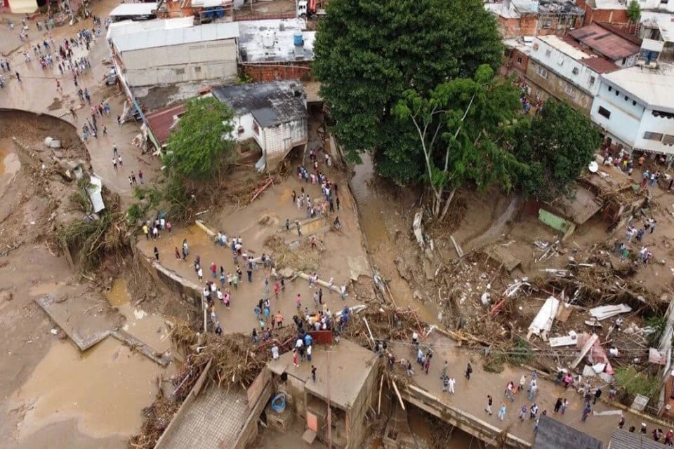 Venezuela&rsquo;da yoğun yağışların ardından meydana gelen toprak kayması sonucu 22