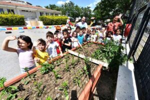 İzmir Büyükşehir Belediyesi İZELMAN Anaokulları'nın EVKA-4 şubesinde kurulan tarım atölyesi