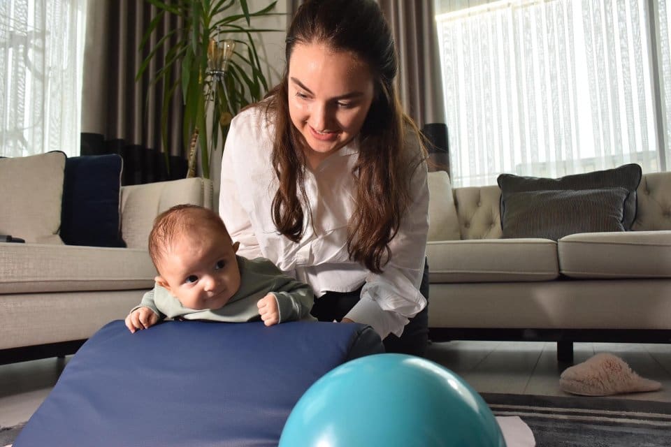 İzmir'de d&uuml;nyaya gelen Pera Başkes'e doğduktan 9 g&uuml;n sonra Spinal