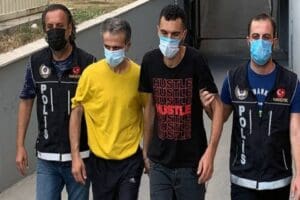 Adana&rsquo;da polis operasyonuyla yakalanan iki uyuşturucu madde satıcısı ifadelerinde i&ccedil;ici