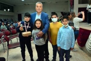 İzmir'in Torbalı il&ccedil;esinde, 9'uncusu bu yıl d&uuml;zenlenen satran&ccedil; turnuvası, iki