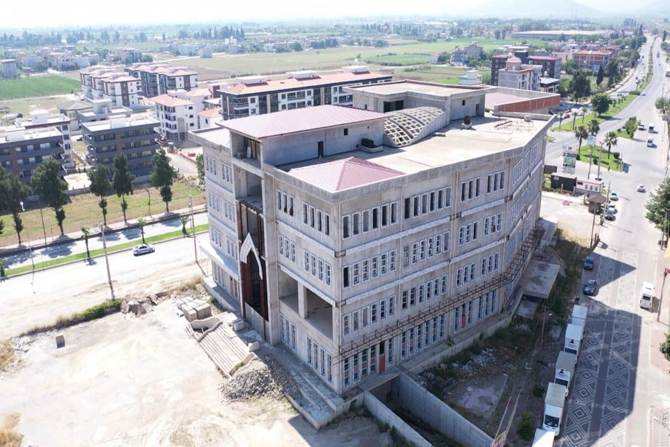 &Ouml;nceki d&ouml;nem Torbalı Belediye hizmet binası olması i&ccedil;in yapılmak ancak