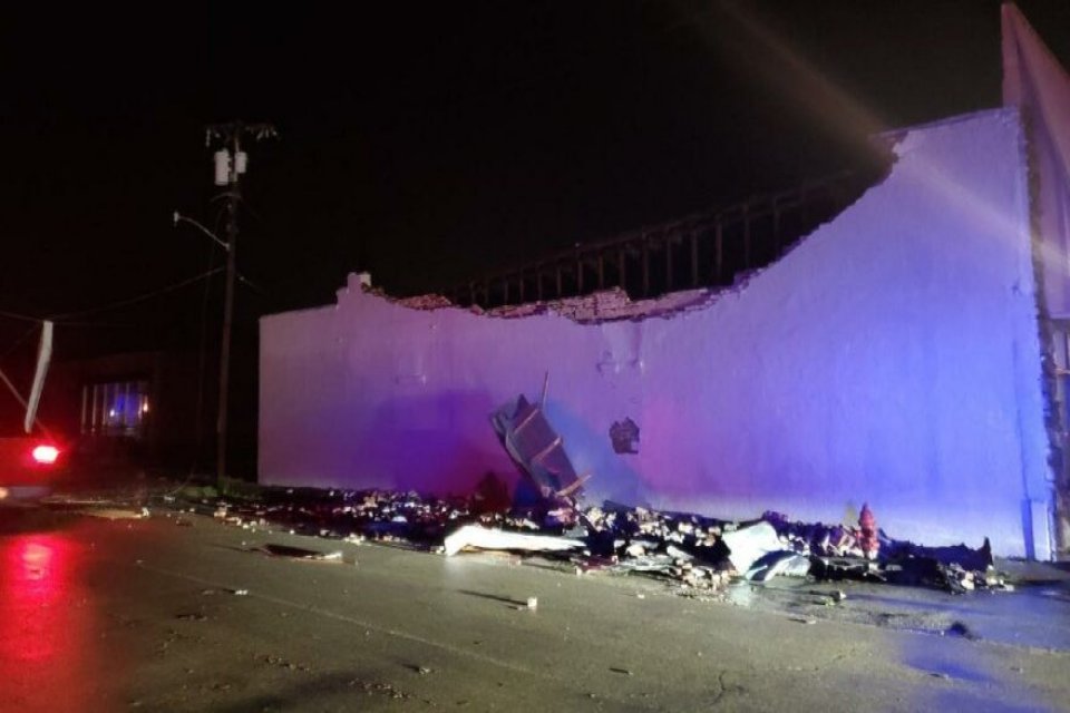 ABD'nin Kentucky eyaletinin valisi Andy Beshear bir a&ccedil;ıklama yaparak b&ouml;lgede