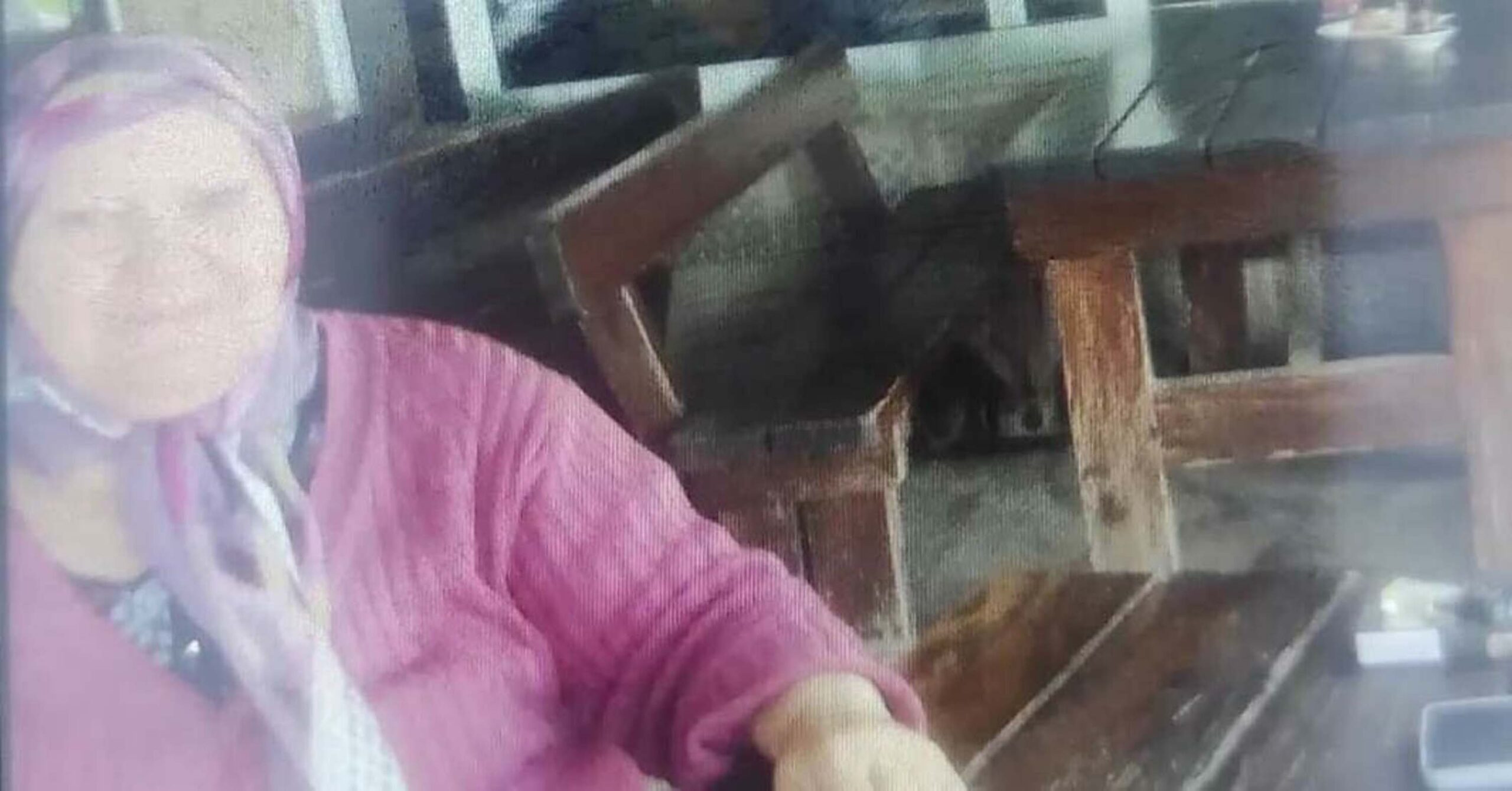 E.Ç.’nin şehir dışından gelen arkadaşı M.M.T.’yi babaannesi Çetin’in evine götürdüğü,