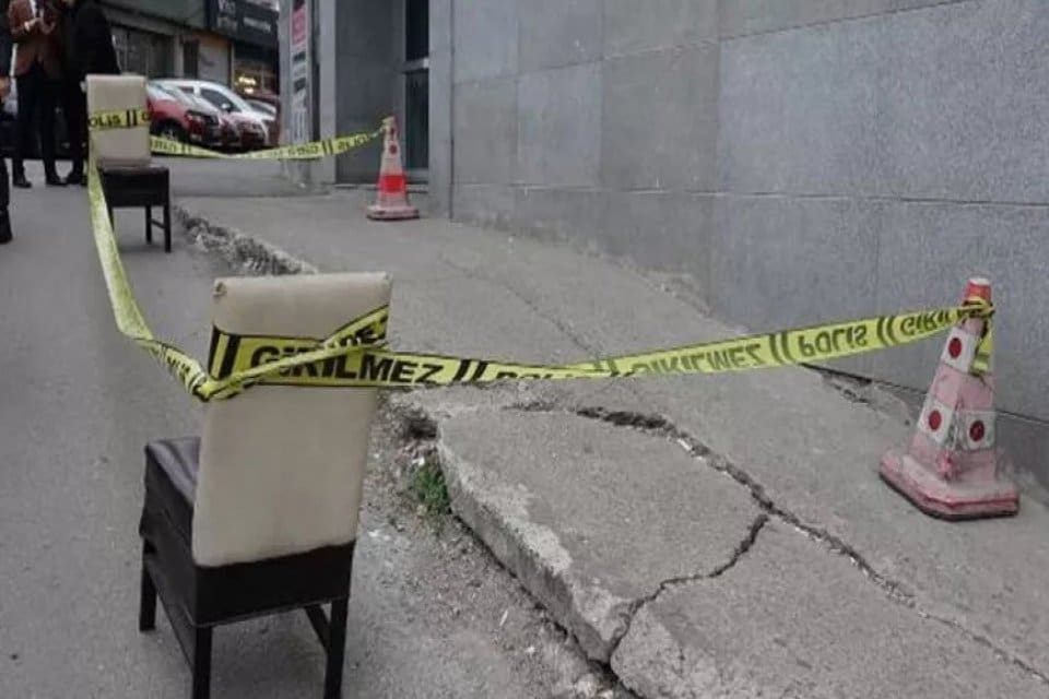 Trabzon&rsquo;da kimliği belirsiz kişi tarafından havaya ateşlenen tabancadan &ccedil;ıkan 2