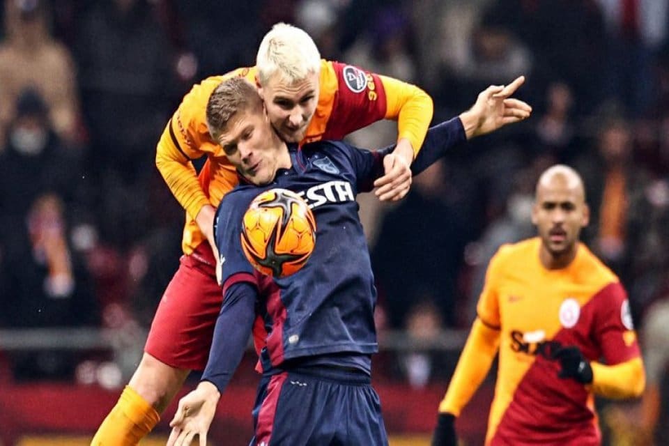 TFF, haftanın ma&ccedil;larını y&ouml;netecek hakemleri a&ccedil;ıkladı. Trabzonspor ile Galatasaray arasında