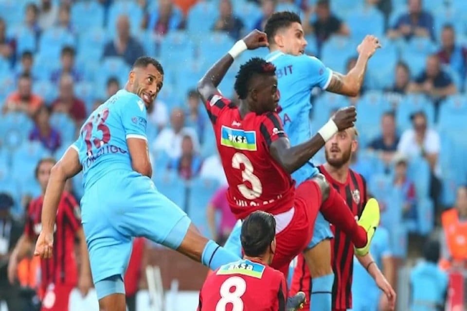 Sahasında Gaziantep FK'yi konuk eden Trabzonspor, iki farklı geriye d&uuml;şt&uuml;ğ&uuml;