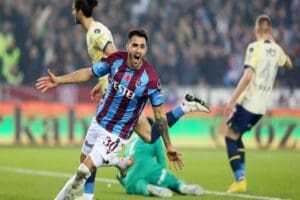 Trabzonspor, S&uuml;per Lig'in 15. haftasında Fenerbah&ccedil;e'yi 2-0 mağlup etti. Sarı-lacivertliler
