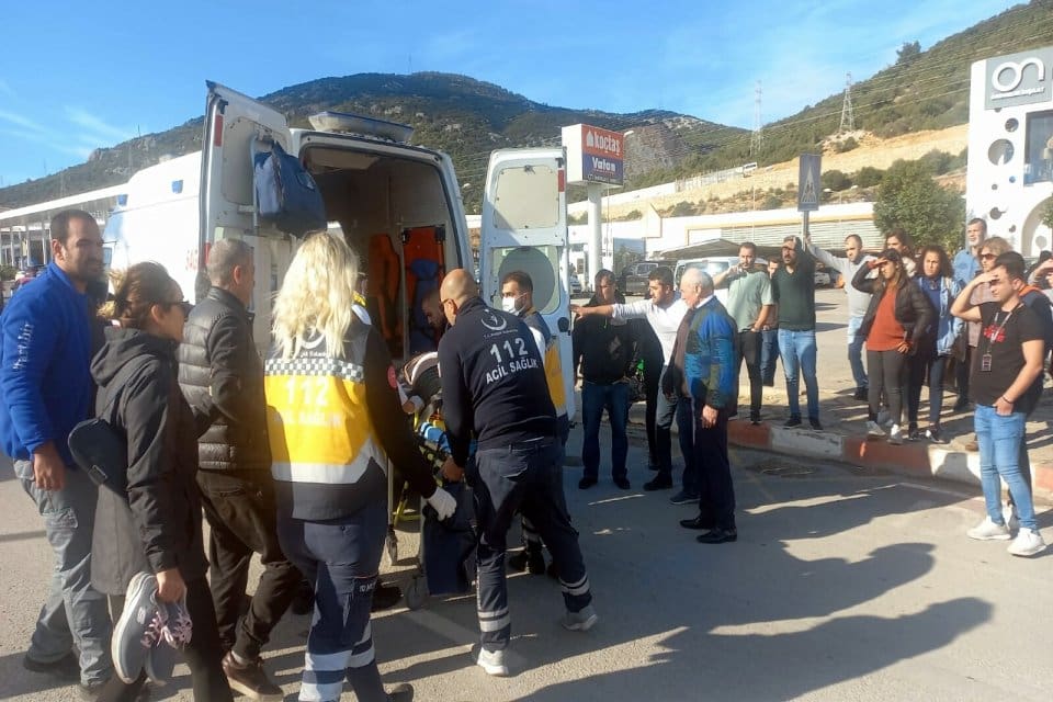 Muğla'nın Bodrum il&ccedil;esinde, kızıyla birlikte yolun karşısına ge&ccedil;mek isteyen&nbsp;Aynur &Uuml;n