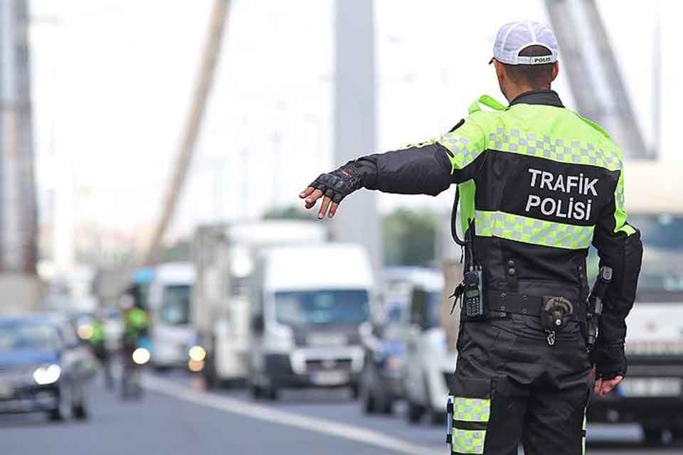 Yılbaşıyla birlikte trafik cezaları da zamlandı. Kurallara uymayan trafik magandalarına
