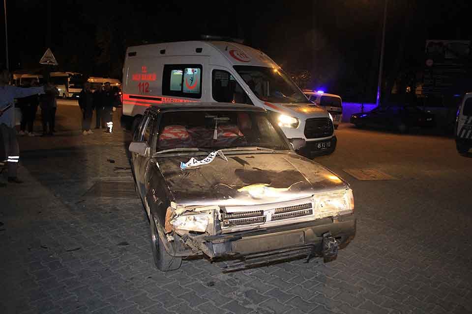 MANİSA'nın Kula ilçesinde ana yoldan caddeye bağlanmak isteyen motosiklet ve