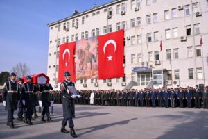 Mersin'in Anamur il&ccedil;esinde cezaevi nakil aracının devrildiği kazada ağır yaralanan