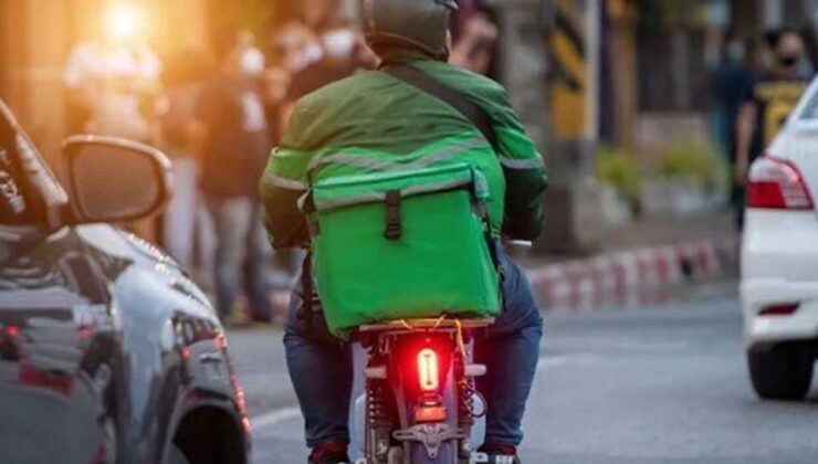 Trafikte motokurye savaşı: Zamanında götürmezsen kazanamazsın