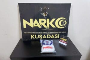Aydın'ın Kuşadası il&ccedil;esinde durdurulan otomobilde 513 gram metamfetamin ele ge&ccedil;irildi,