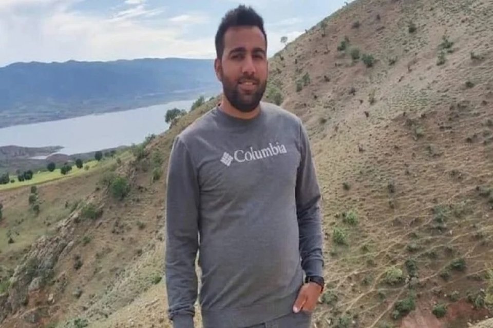 Siirt'te, devrilen trakt&ouml;r&uuml;n altında kalarak ağır yaralanan, askeri helikopterle Eğitim