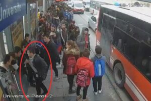 İzmir'in Konak ilçesinde 2018 yılında tramvay beklerken darbedilen Deniz Ulaş
