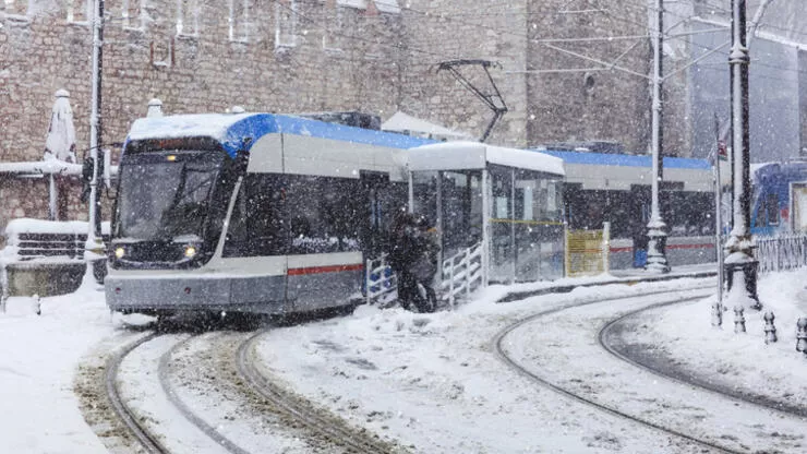 İstanbul'da etkili olan yoğun kar yağışı nedeniyle T5 Cibali-Alibeyk&ouml;y Cep