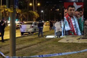 İZMİR'in Konak ilçesinde otomobilide seyir halindeyken uzun namlulusu silaha düzenlenen
