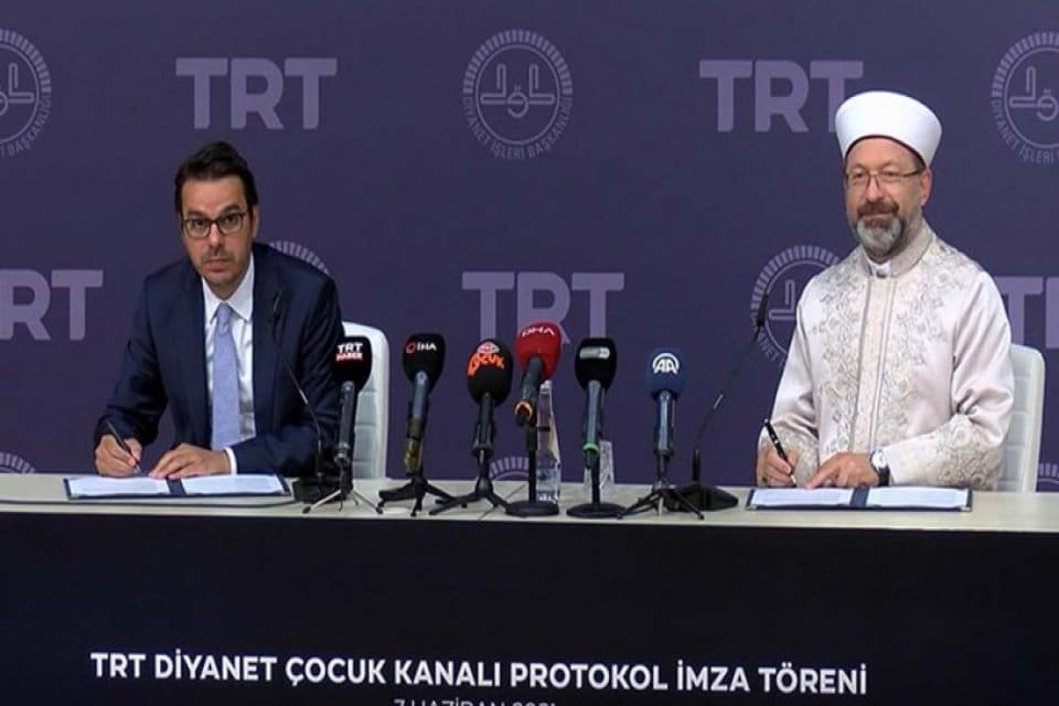 T&uuml;rkiye Radyo Televizyon Kurumu (TRT) &Ccedil;ocuk ve Diyanet TV arasında