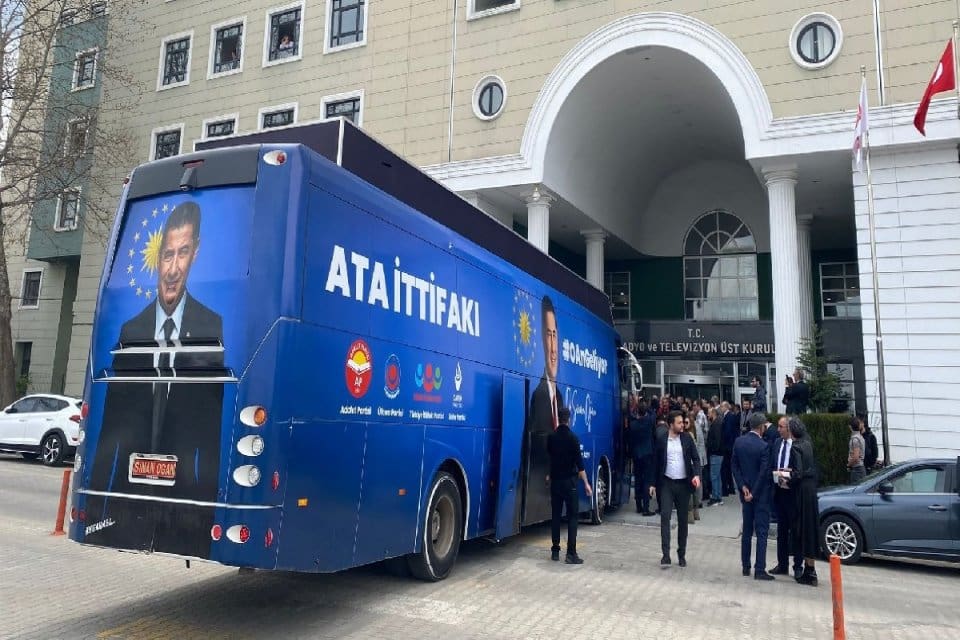 Ata İttifakı&rsquo;nın Cumhurbaşkanı adayı Sinan Oğan, RT&Uuml;K, TRT ve Demir&ouml;ren